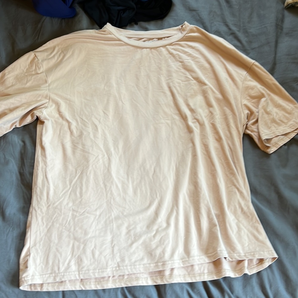 Simple cute tee - Picture 2 of 3